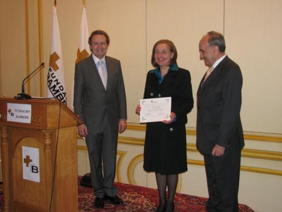 Maria Kutz recibe el diploma acreditativo