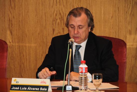 El Decano José Luis Álvarez Sala presenta al Dr. López Ibor
