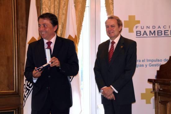 Manuel Cervera exhibe la Medalla