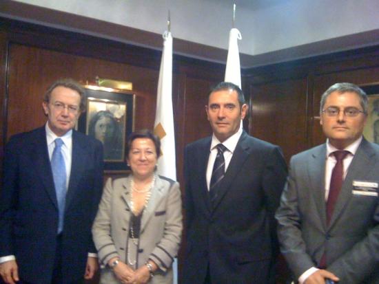 El presidente Ignacio Para, la consejera Pilar Farjas, Francisco Garcia Pascual 